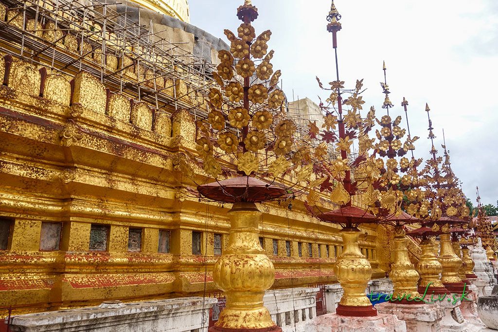 Schwezigon Pagoda Bagan